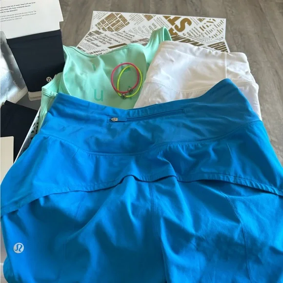 Lululemon bundle 8 pieces 2 shorts 2 sports bra/ top/card holder etc 🔥🔥🔥🔥🔥